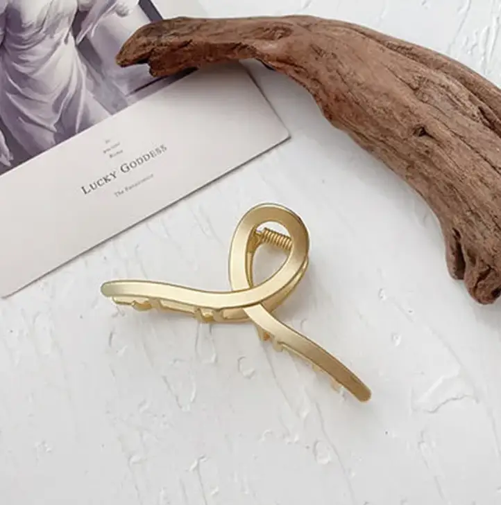 Заколка для волос 7,3 см металл золотая