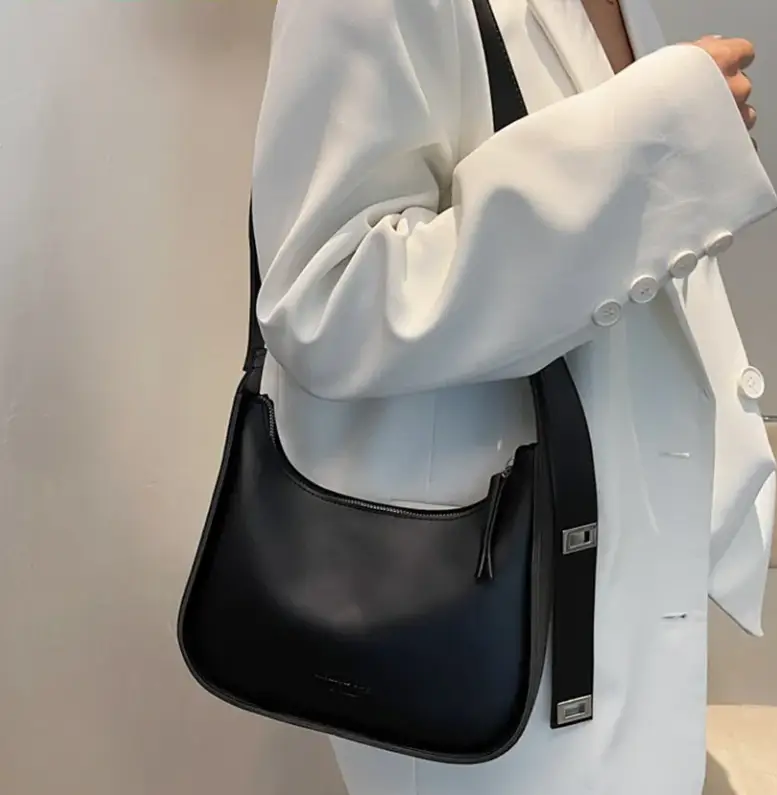 Сумка багет экокожа черная