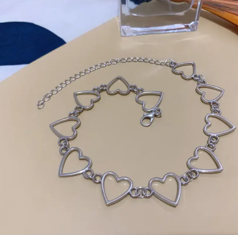 Чокер на шею сердечки серебристое