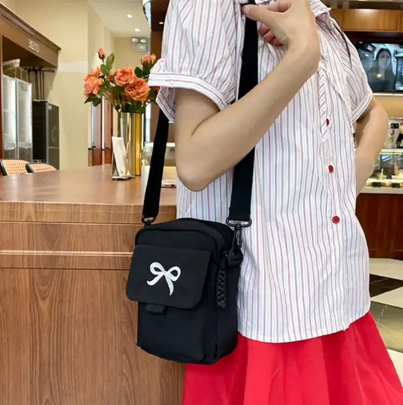 Сумка кросс-боди с бантиком черная