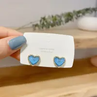 Серьги гвоздики Голубые сердечки серебристые