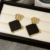 Серьги-пусеты черные ромбы с золотом