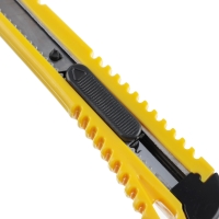 ЕРМАК Нож универс. усиленный с сегментированным лезвием 9мм (квадр. фиксатор)