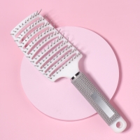 Расчёска массажная, с магнитом, прорезиненная ручка, вентилируемая, 7,5 &times; 25,5 см, цвет бежевый/белый