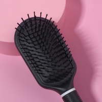 Расчёска массажная, 6,7 &times; 24 см, цвет чёрный/белый