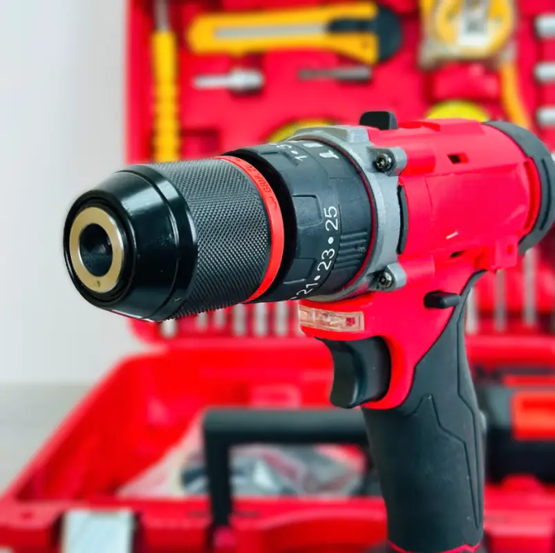 Шуруповерт аккумуляторный 21V c оснасткой