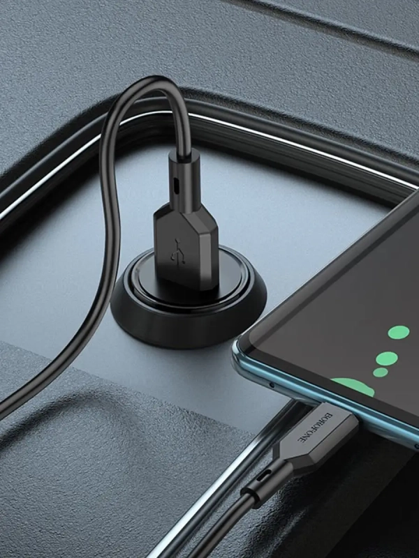 Автомобильная зарядка в прикуриватель